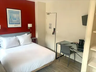 Un ou plusieurs lits dans un hébergement de l'établissement Hipotel Belgrand Edith Piaf