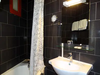 Salle de bains dans l'établissement Hipotel Belgrand Edith Piaf