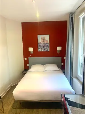 Un ou plusieurs lits dans un hébergement de l'établissement Hipotel Belgrand Edith Piaf