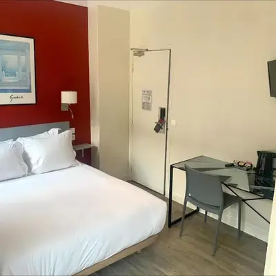 Hipotel Belgrand Edith Piaf