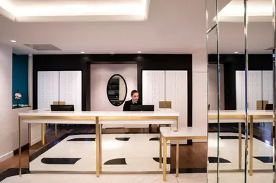 Clients de l'établissement Hôtel Victor Hugo Paris Kléber