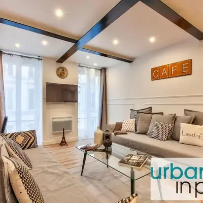 14 Luxury Flat Eiffel Design 1