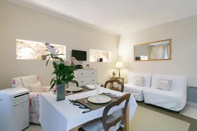 Coin salon dans l'établissement Quartier Latin Apartments 3 Apartments to choose!