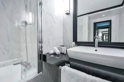 Salle de bains dans l'établissement Maison Astor Paris, Curio Collection by Hilton