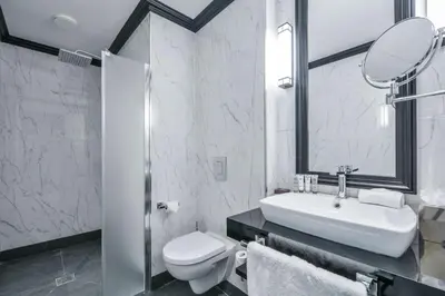 Salle de bains dans l'établissement Maison Astor Paris, Curio Collection by Hilton