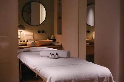Un ou plusieurs lits dans un hébergement de l'établissement Hôtel National Des Arts et Métiers