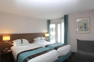 Un ou plusieurs lits dans un hébergement de l'établissement Holiday Inn Paris Montmartre by IHG