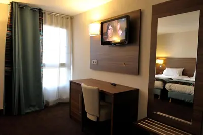 Un ou plusieurs lits dans un hébergement de l'établissement Holiday Inn Paris Montmartre by IHG