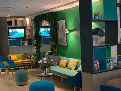 Télévision ou salle de divertissement dans l'établissement Holiday Inn Paris Montmartre by IHG