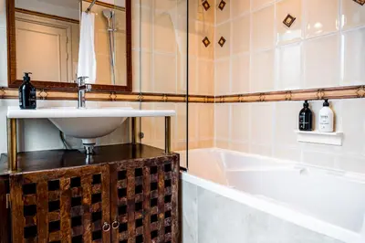 Salle de bains dans l'établissement Villa Panthéon
