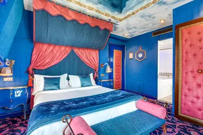 Un ou plusieurs lits dans un hébergement de l'établissement La Villa Royale