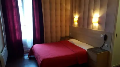 Un ou plusieurs lits dans un hébergement de l'établissement Hôtel Média