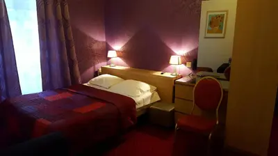 Un ou plusieurs lits dans un hébergement de l'établissement Hôtel Média