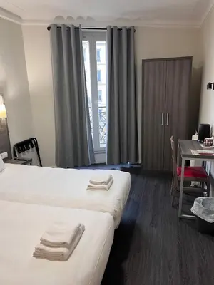 Un ou plusieurs lits dans un hébergement de l'établissement Hipotel Paris Voltaire Bastille