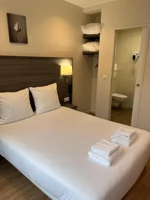 Un ou plusieurs lits dans un hébergement de l'établissement Hipotel Paris Voltaire Bastille