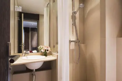 Salle de bains dans l'établissement Central Hotel Paris