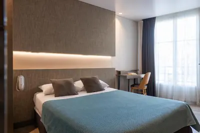 Un ou plusieurs lits dans un hébergement de l'établissement Central Hotel Paris