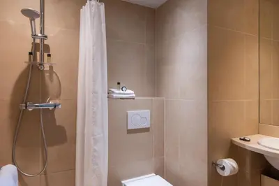 Salle de bains dans l'établissement Central Hotel Paris