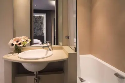 Salle de bains dans l'établissement Central Hotel Paris