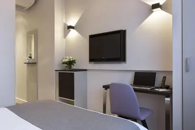 Télévision ou salle de divertissement dans l'établissement Citadines Trocadéro Paris
