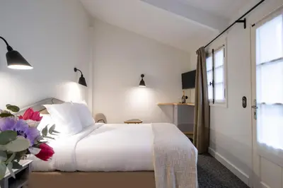 Un ou plusieurs lits dans un hébergement de l'établissement Millésime Hôtel