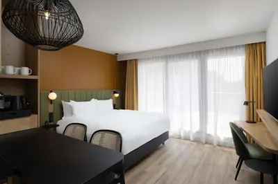 Un ou plusieurs lits dans un hébergement de l'établissement Residence Inn by Marriott Paris Didot Montparnasse