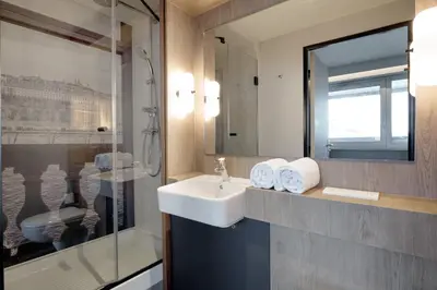Salle de bains dans l'établissement Campanile Prime Paris 19 - La Villette
