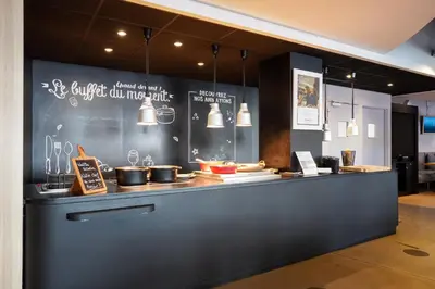 Cuisine ou kitchenette dans l'établissement Campanile PRIME - Suresnes - La Défense