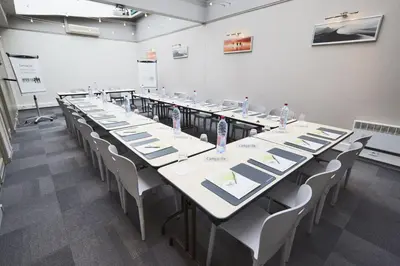 Espace de conférence ou salle de réunion dans l'établissement Campanile PRIME - Paris Levallois-Perret