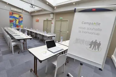 Espace de conférence ou salle de réunion dans l'établissement Campanile PRIME - Paris Levallois-Perret
