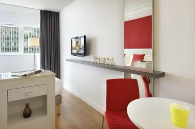 Télévision ou salle de divertissement dans l'établissement Citadines Montparnasse Paris