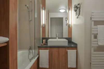 Salle de bains dans l'établissement Citadines Saint-Germain-des-Prés Paris