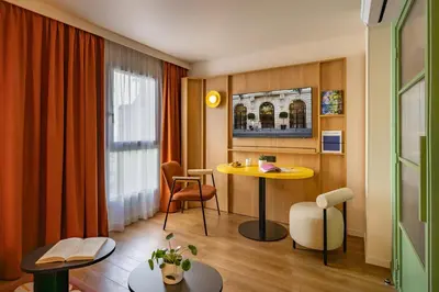 Télévision ou salle de divertissement dans l'établissement Citadines République Paris