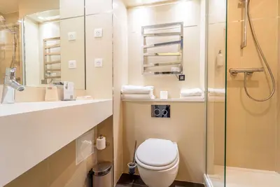 Salle de bains dans l'établissement Hotel Apolonia Paris Mouffetard, Sure Hotel Collection by Best Western