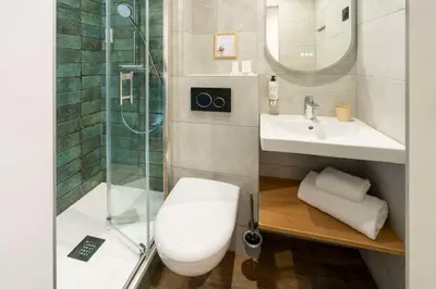 Salle de bains dans l'établissement Hotel Apolonia Paris Mouffetard, Sure Hotel Collection by Best Western