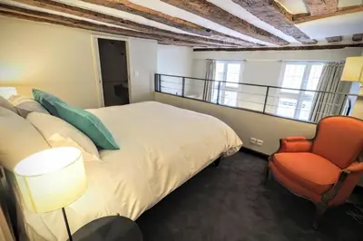 Un ou plusieurs lits dans un hébergement de l'établissement Molière ChicSuites