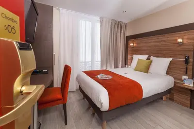 Un ou plusieurs lits dans un hébergement de l'établissement Hotel Apolonia Paris Montmartre; Sure Hotel Collection by Best Western