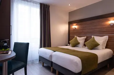 Un ou plusieurs lits dans un hébergement de l'établissement Hotel Apolonia Paris Montmartre; Sure Hotel Collection by Best Western
