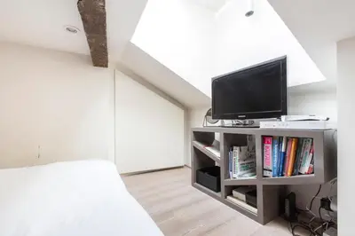 Télévision ou salle de divertissement dans l'établissement Modern Apartment in the Heart of the Marais