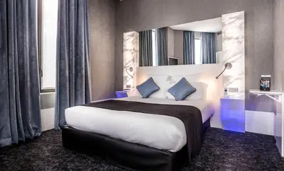 Un ou plusieurs lits dans un hébergement de l'établissement Hotel Marais Grands Boulevards