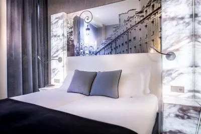 Un ou plusieurs lits dans un hébergement de l'établissement Hotel Marais Grands Boulevards
