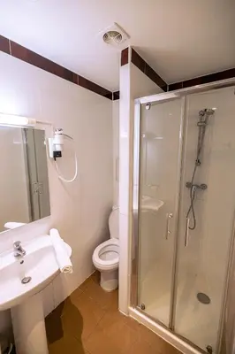 Salle de bains dans l'établissement Hotel Aix Europe