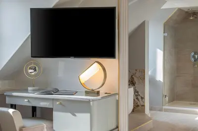 Télévision ou salle de divertissement dans l'établissement Hôtel Elysia by Inwood Hotels