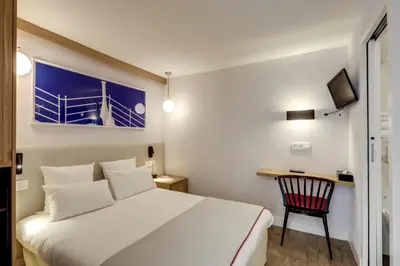 Un ou plusieurs lits dans un hébergement de l'établissement Hôtel Alexandrine Opera