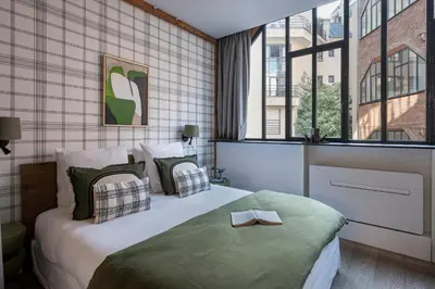 Un ou plusieurs lits dans un hébergement de l'établissement Sloth Loft Montmartre 2025 Refresh