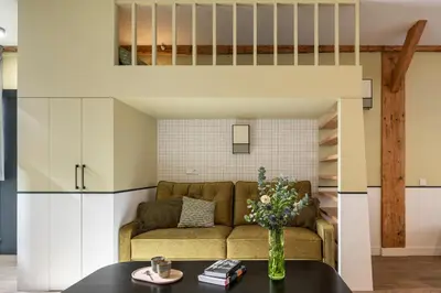 Coin salon dans l'établissement Sloth Loft Montmartre 2025 Refresh
