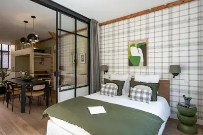 Un ou plusieurs lits dans un hébergement de l'établissement Sloth Loft Montmartre 2025 Refresh