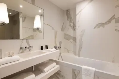 Salle de bains dans l'établissement Hôtel De Castiglione