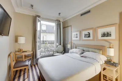 Un ou plusieurs lits dans un hébergement de l'établissement Hotel Duret Paris Champs Elysées