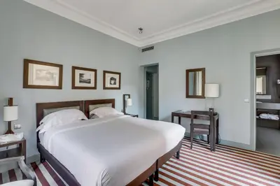 Un ou plusieurs lits dans un hébergement de l'établissement Hotel Duret Paris Champs Elysées